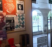 Vilniaus centre &ndash; filmo &bdquo;Čia buvo Sa&scaron;a&ldquo; plakatai