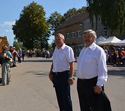 Merkinei 660 Merkinės seniūnijos seniūnas Gintas Tebėra (kairėje). ir LR Konstitucinio teismo teisėjas Vytas Milius
