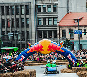 Kauną sudrebino įspūdingos &bdquo;Red Bull muilinių lenktynės&ldquo;