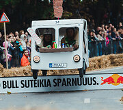 Kauną sudrebino įspūdingos &bdquo;Red Bull muilinių lenktynės&ldquo;