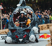 Kauną sudrebino įspūdingos &bdquo;Red Bull muilinių lenktynės&ldquo;
