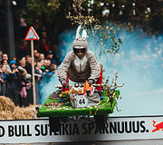 Kauną sudrebino įspūdingos &bdquo;Red Bull muilinių lenktynės&ldquo;