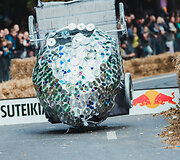 Kauną sudrebino įspūdingos &bdquo;Red Bull muilinių lenktynės&ldquo;