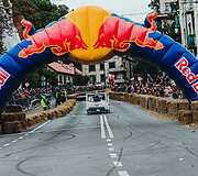 Kauną sudrebino įspūdingos &bdquo;Red Bull muilinių lenktynės&ldquo;