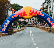 Kauną sudrebino įspūdingos &bdquo;Red Bull muilinių lenktynės&ldquo;