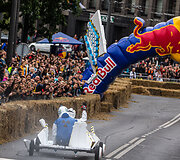 Kauną sudrebino įspūdingos &bdquo;Red Bull muilinių lenktynės&ldquo;