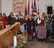 Sidabrinės bitės sveikina Marcinkonių etnografinis ansamblis