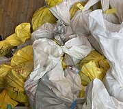 FNTT atliko 21 kratą Vilniuje, Kaune ir Alytuje. Jų metu rasta daugiau nei 1 mln. eurų neapskaitytų grynųjų pinigų, įtariamųjų naudojamose sandėliavimo patalpose aptikta ir paimta apie 3 tonas elektronikos prietaisų dalių bei automobilių katalizatorių laužo, galimai turinčio tauriųjų metalų. 
