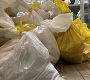 FNTT atliko 21 kratą Vilniuje, Kaune ir Alytuje. Jų metu rasta daugiau nei 1 mln. eurų neapskaitytų grynųjų pinigų, įtariamųjų naudojamose sandėliavimo patalpose aptikta ir paimta apie 3 tonas elektronikos prietaisų dalių bei automobilių katalizatorių laužo, galimai turinčio tauriųjų metalų. 