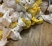 FNTT atliko 21 kratą Vilniuje, Kaune ir Alytuje. Jų metu rasta daugiau nei 1 mln. eurų neapskaitytų grynųjų pinigų, įtariamųjų naudojamose sandėliavimo patalpose aptikta ir paimta apie 3 tonas elektronikos prietaisų dalių bei automobilių katalizatorių laužo, galimai turinčio tauriųjų metalų. 