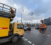 Vilniuje, Žemaitės ir Naugarduko gatvių sankryžoje, &scaron;iuk&scaron;liavežis nutraukė troleibusų kontaktinį tinklą
