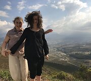 Dalia Mikoliūnaitė su kolege Karolina Žernyte