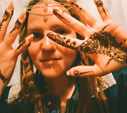 Vestuvių dieną Ieva buvo i&scaron;puo&scaron;ta chna tatuiruotėmis