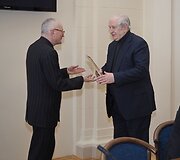 Apdovanoti lietuvių kalbos puoselėtojai