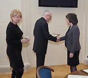 Apdovanoti lietuvių kalbos puoselėtojai
