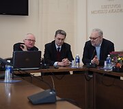 Apdovanoti lietuvių kalbos puoselėtojai