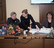 Apdovanoti lietuvių kalbos puoselėtojai