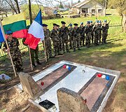 Prancūzijos kariai pagerbė žuvusius bendražygius