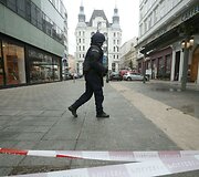Vienos centre pa&scaron;auti du asmenys