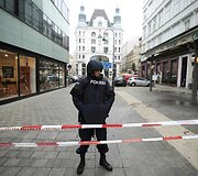 Vienos centre pa&scaron;auti du asmenys