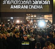 Sakartvelo kra&scaron;tutinių de&scaron;iniųjų grupės protestuoja prie&scaron; filmo apie gėjus premjerą
