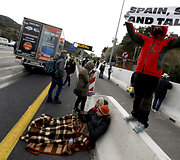 Katalonų separatistai užblokavo Ispaniją ir Prancūziją jungiančius greitkelius