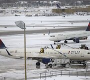 JAV smarkios audros paralyžiuoja Padėkos dienos keliones