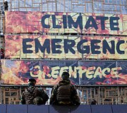 Klimato aktyvistai prie&scaron; ES lyderių susitikimą įkopė į naują Bendrijos būstinės pastatą