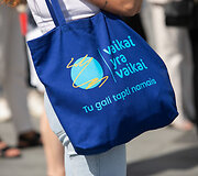 Vaikų globos savaitės pristatymas: Agnės Kuzmickaitės sukurti sparnai Luki&scaron;kių aik&scaron;tėje