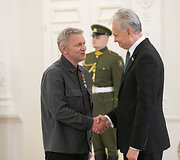 Valstybės apdovanojimų įteikimo ceremonija Lietuvos Respublikos Prezidento rūmuose