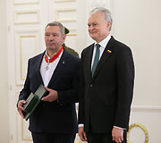 Vidmantas Urbonas, Gitanas Nausėda
