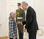 Valstybės apdovanojimų įteikimo ceremonija Lietuvos Respublikos Prezidento rūmuose