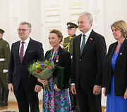 Valstybės apdovanojimų įteikimo ceremonija Lietuvos Respublikos Prezidento rūmuose