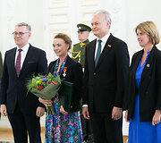 Valstybės apdovanojimų įteikimo ceremonija Lietuvos Respublikos Prezidento rūmuose