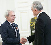 Valstybės apdovanojimų įteikimo ceremonija Lietuvos Respublikos Prezidento rūmuose