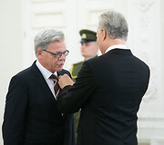 Valstybės apdovanojimų įteikimo ceremonija Lietuvos Respublikos Prezidento rūmuose