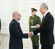 Valstybės apdovanojimų įteikimo ceremonija Lietuvos Respublikos Prezidento rūmuose