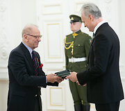 Valstybės apdovanojimų įteikimo ceremonija Lietuvos Respublikos Prezidento rūmuose