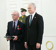Valstybės apdovanojimų įteikimo ceremonija Lietuvos Respublikos Prezidento rūmuose
