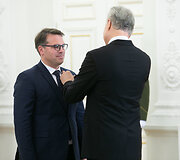 Valstybės apdovanojimų įteikimo ceremonija Lietuvos Respublikos Prezidento rūmuose