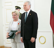 Valstybės apdovanojimų įteikimo ceremonija Lietuvos Respublikos Prezidento rūmuose