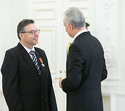 Valstybės apdovanojimų įteikimo ceremonija Lietuvos Respublikos Prezidento rūmuose