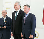 Valstybės apdovanojimų įteikimo ceremonija Lietuvos Respublikos Prezidento rūmuose
