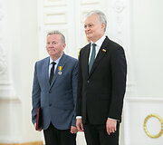 Valstybės apdovanojimų įteikimo ceremonija Lietuvos Respublikos Prezidento rūmuose