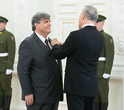 Valstybės apdovanojimų įteikimo ceremonija Lietuvos Respublikos Prezidento rūmuose