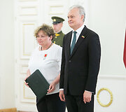 Valstybės apdovanojimų įteikimo ceremonija Lietuvos Respublikos Prezidento rūmuose