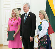 Valstybės apdovanojimų įteikimo ceremonija Lietuvos Respublikos Prezidento rūmuose