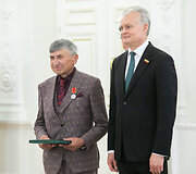 Valstybės apdovanojimų įteikimo ceremonija Lietuvos Respublikos Prezidento rūmuose
