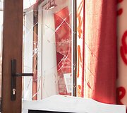 Suvenyrų parduotuvė po vandalizmo