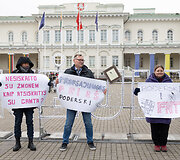 Prie Prezidentūros vyko profesinių sąjungų protestas dėl Povilo Poderskio kandidatūros